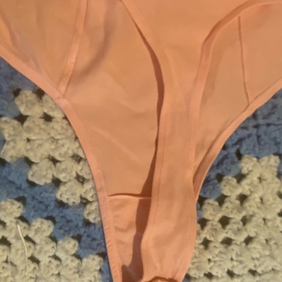 Colsie Cutout Bodysuit - (L) - Picture 3 of 5